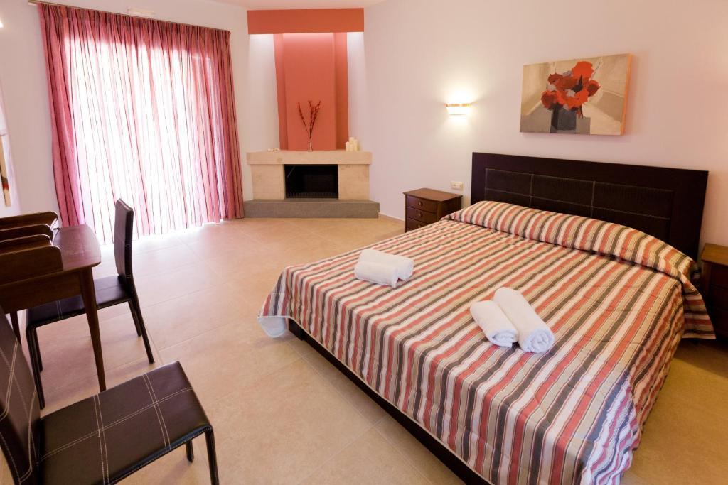 نافبليو Aenaon Rooms الغرفة الصورة